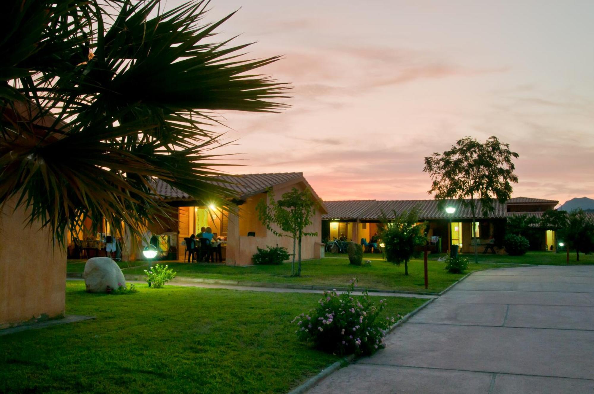 Rey Beach Club Monte Nai Exterior photo