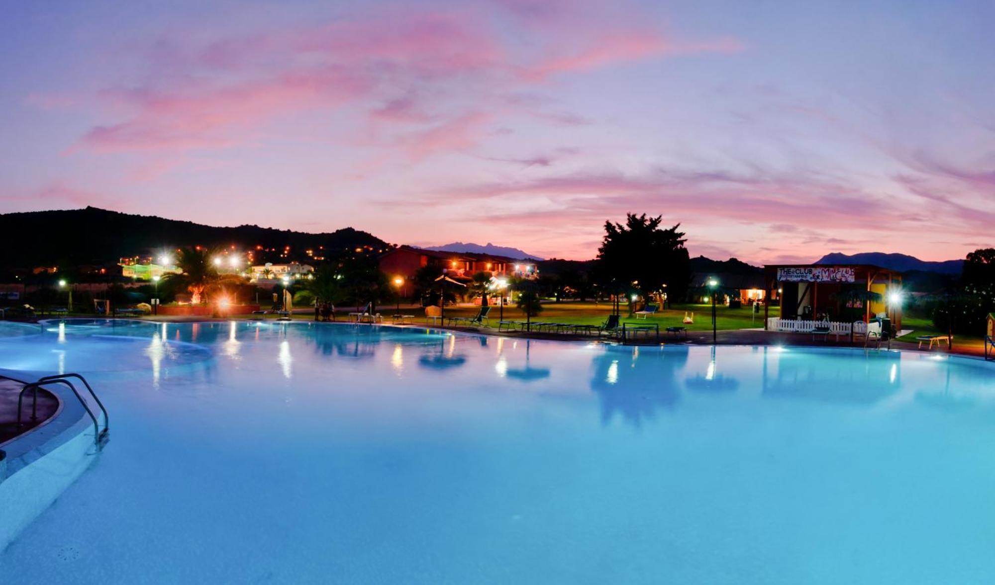 Rey Beach Club Monte Nai Exterior photo
