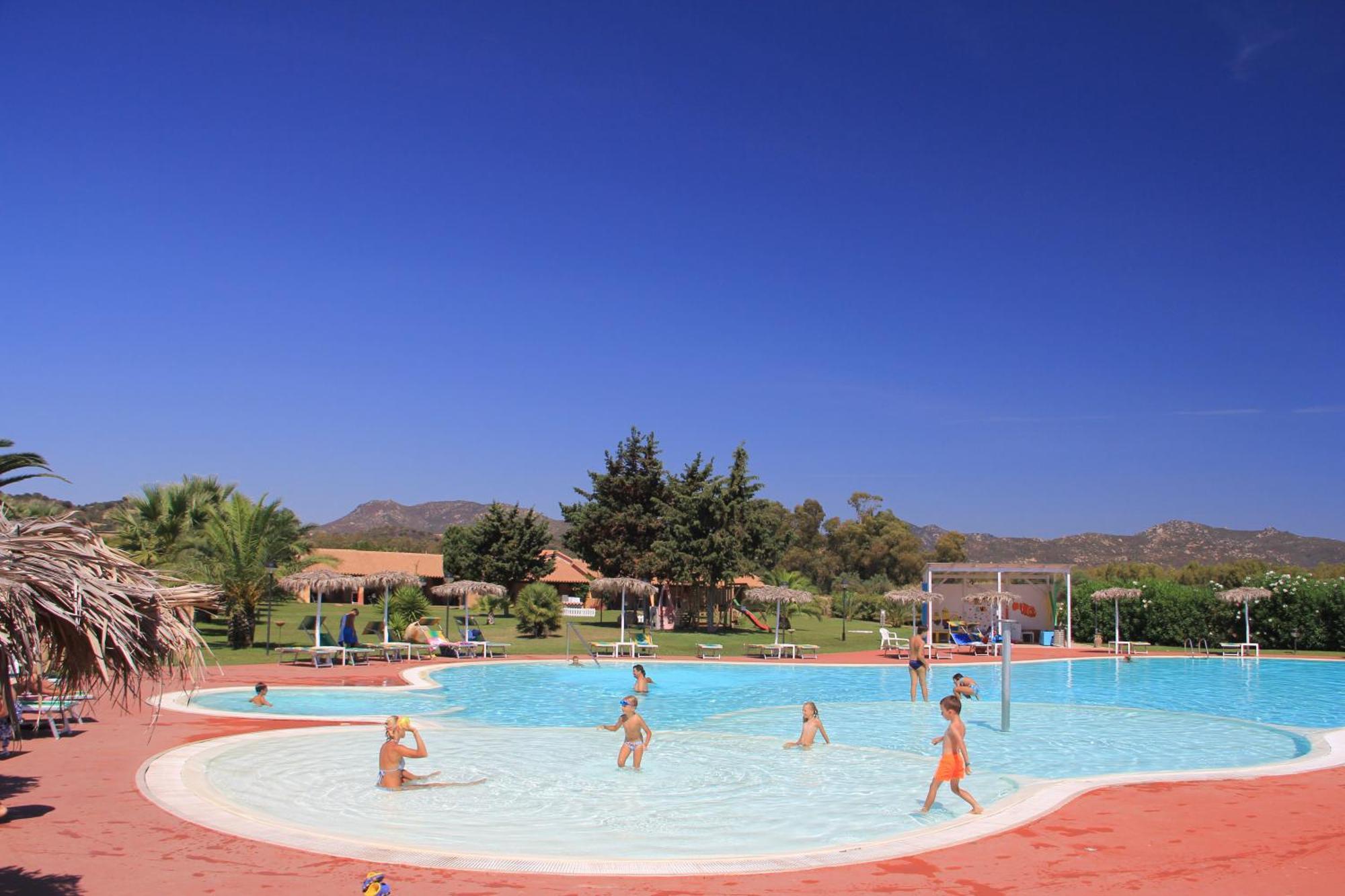 Rey Beach Club Monte Nai Exterior photo